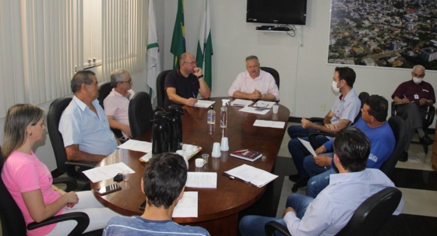 Representantes da Comunidade de Linha Tartari Re�nem-se Com o Prefeito Municipal