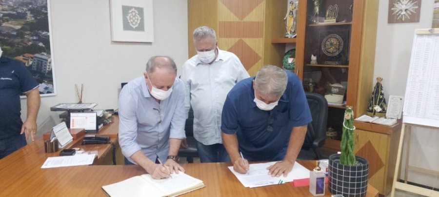 Prefeito Luis Carlos Turatto Reassume Prefeitura de Dois Vizinhos Ap�s F�rias