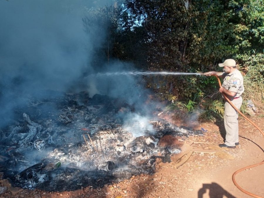 Secretarias Pedem Conscientiza��o Sobre Descarte Irregular de Lixo Principalmente Em Beiras de Estradas.