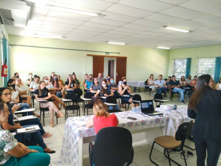 Rede de Prote��o � Assunto de Reuni�o Com Diretores e Coordenadores das Escolas e Cmeis do Munic�pio