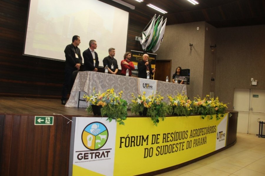 Utfpr � Palco do 2� F�rum de Res�duos Agropecu�rios do Sudoeste do Paran� e Administra��o Municipal � Parceira Neste Evento