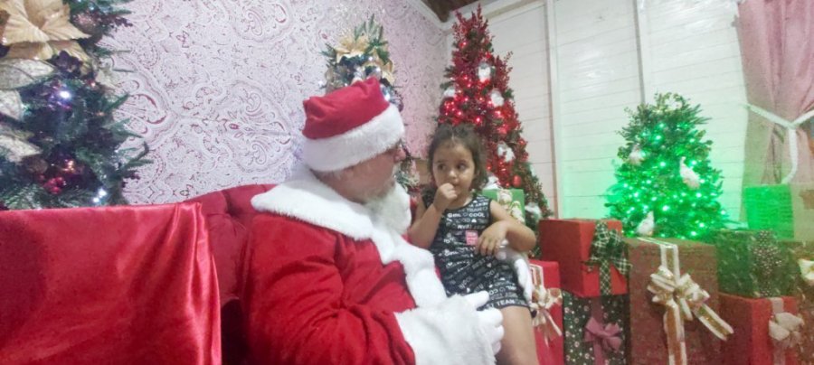 Papai Noel Atender� as Crian�as Todos os Dias das 18h30 as 22h, na Casinha Montada na Pra�a Greg�rio Nicaretta
