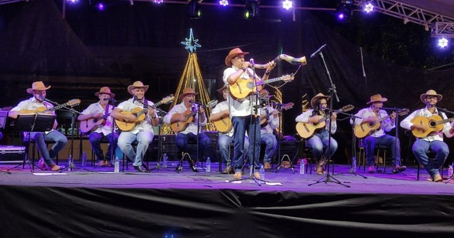 Programa��o do Natal Iluminado Contou Com a Presen�a da Maior Orquestra de Viola Caipira do Brasil