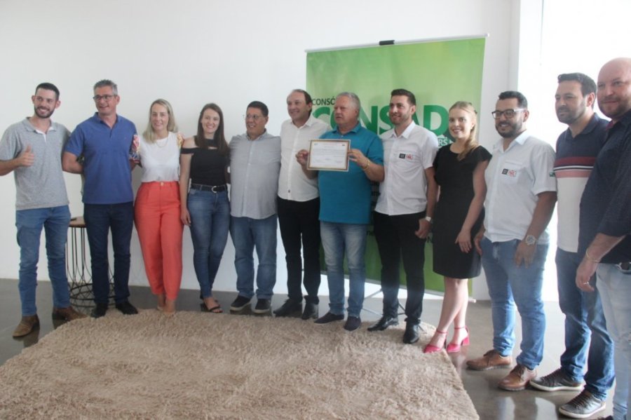 F�brica de Hamb�rguer - Burger Frig - � a Primeira do Munic�pio a Estar Apta a Comercializar Seus Produtos para Todo Territ�rio Nacional.
