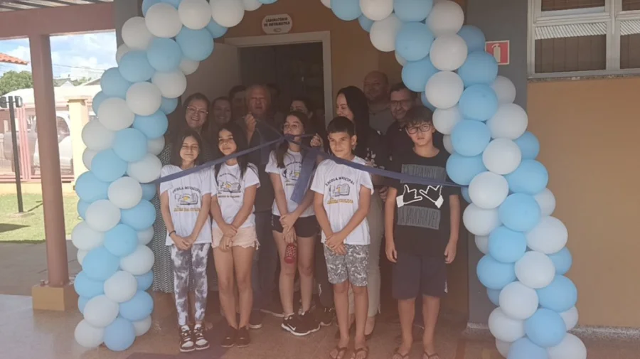Dois Vizinhos  o Primeiro Municpio a Inaugurar Laboratrio de Informtica Nesta 2 Edio do Programa Paran Mais Cidades.