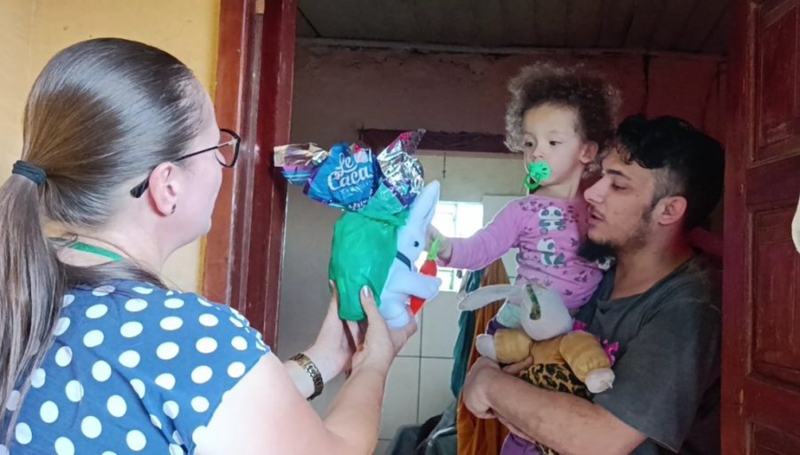 Mais de 120 Crian�as do Programa Crian�a Feliz S�o Presenteadas Com Ovos de P�scoa.
