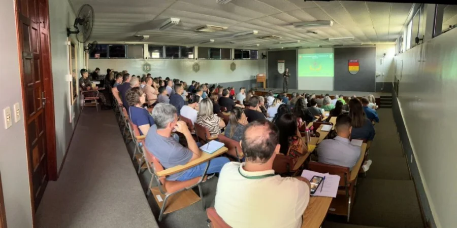 Secretria da 275/junta de Servio Militar do Municpio de Dois Vizinhos Participa de Capacitao Em Cascavel-pr