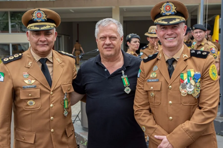 Prefeito Carlinhos Turatto Recebe Medalha de Mrito do 21 Bpm