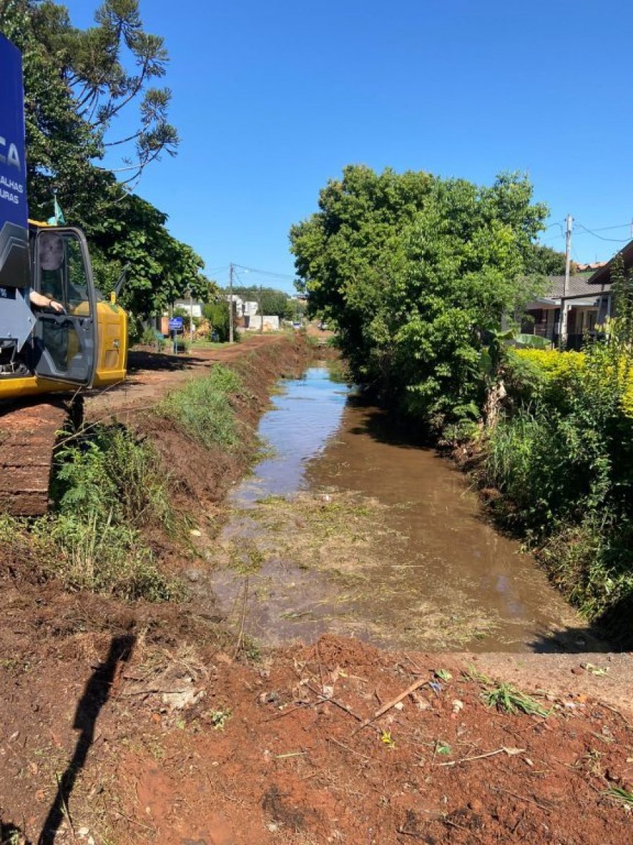 Limpeza do Rio Jirau no Bairro Sagrada Fam�lia Est� Sendo Executada