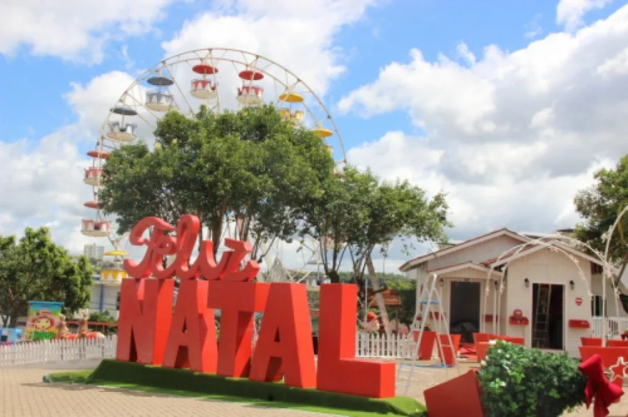 Dois Vizinhos Se Prepara para Mais Um Natal Iluminado