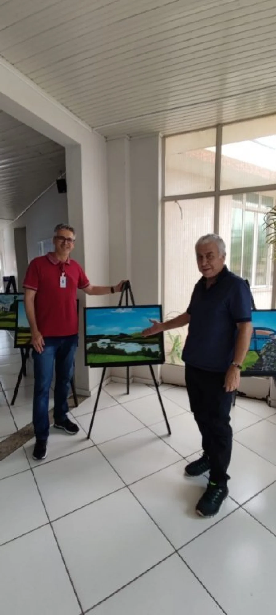 Dois Vizinhos Lamenta a Perda do Querido Professor Jac