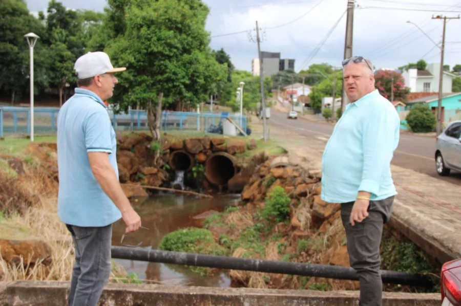 Prefeito Carlinhos Turatto Solicita Limpeza Urgente no Lago da Paz