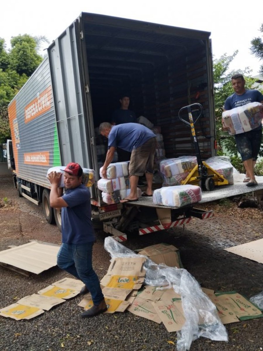 C�ritas Brasileira Entrega Cestas B�sicas Em Dois Vizinhos