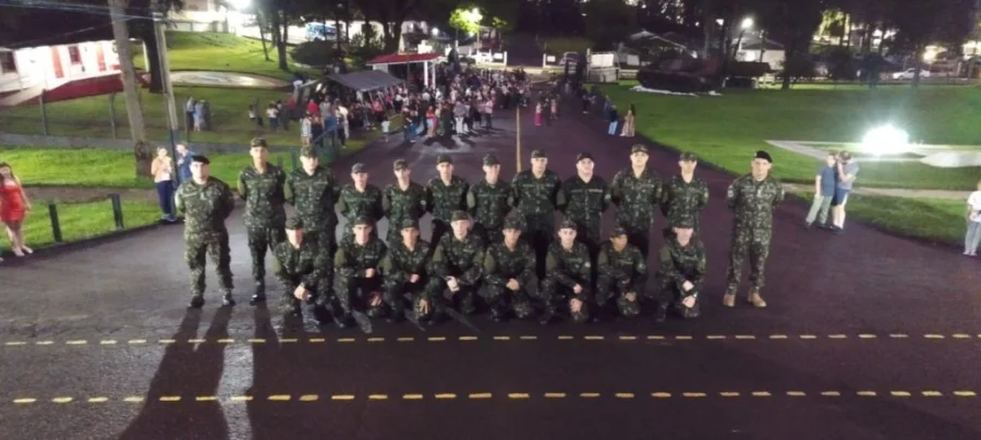 Soldados Celebram Formatura de Incorporao no 16 Esquadro de Cavalaria Mecanizado