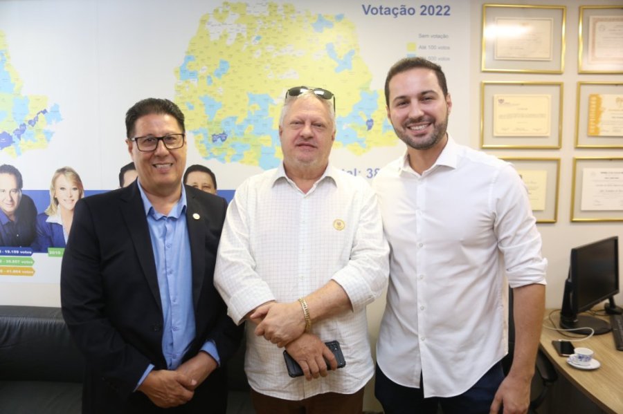 Dois Vizinhos Recebe Recursos dos Deputados Paulo e Ad�o Litro para Combater a Dengue
