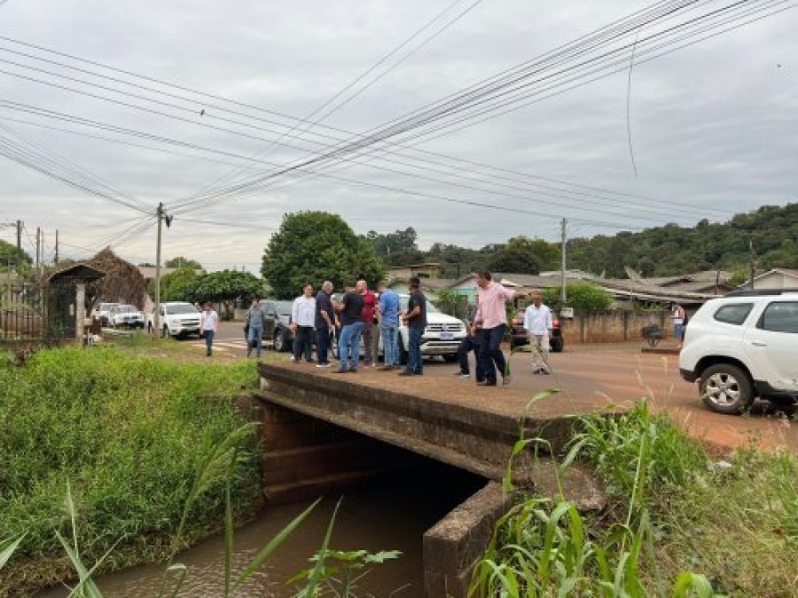 Prefeito Se Re�ne Com Autoridades para Discutir Solu��es para Enchentes