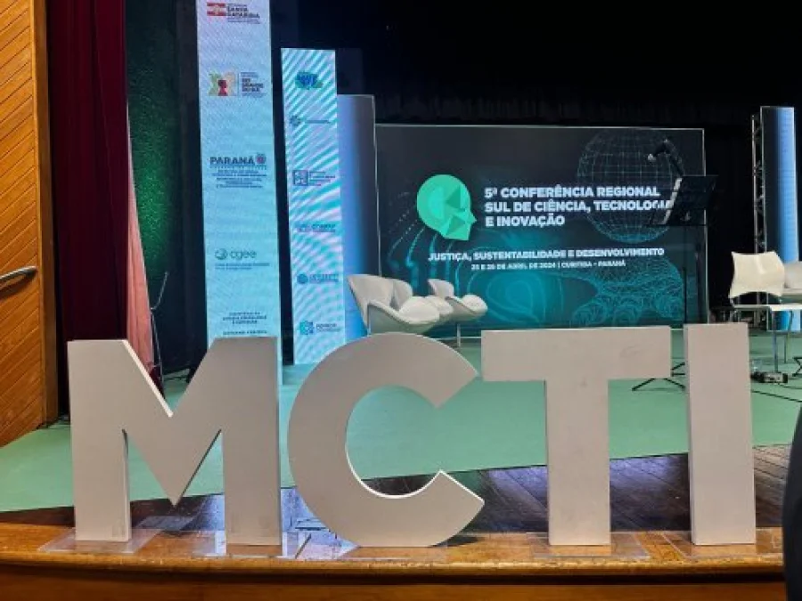 Dois Vizinhos Presente na Conferncia de Cincia, Tecnologia e Inovao