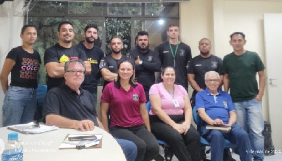 AGENTES DE TR�NSITO RECEBEM TREINAMENTO NO DEPTRAN