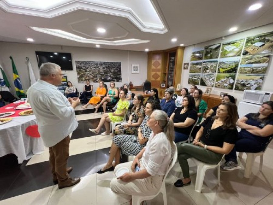 M�ES SERVIDORAS RECEBEM RECONHECIMENTO DO PREFEITO CARLINHOS TURATTO