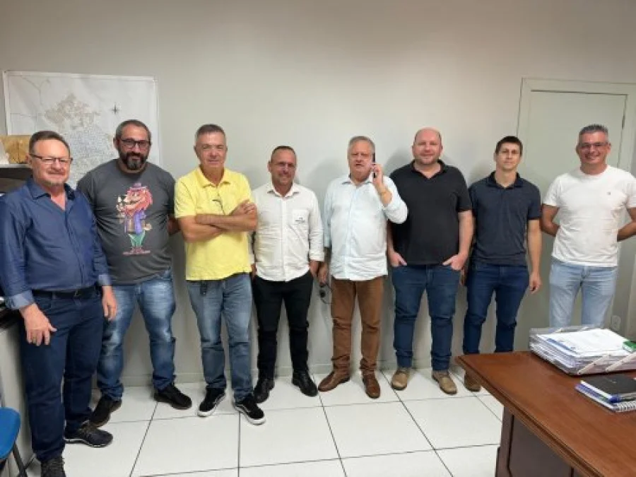 PREFEITO SE RENE COM DIRETORIA DA SOCIEDADE RURAL VALE DO IGUAU