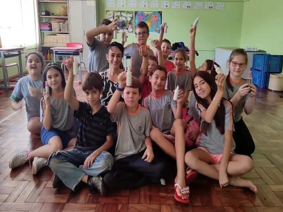 ALUNOS DE ESCOLA RURAL TRANSFORMAM AULA DE YOGA EM EXPERINCIA AROMTICA