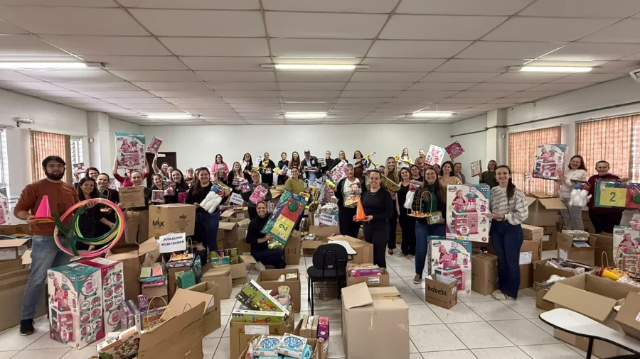 EDUCA��O INFANTIL RECEBE MAIS DE R$ 400 MIL EM BRINQUEDOS PEDAG�GICOS EM DOIS VIZINHOS