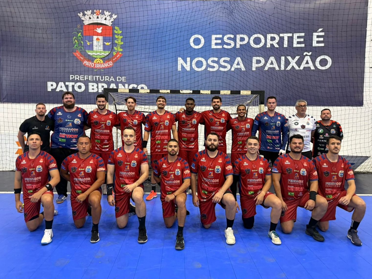 EQUIPE DE DOIS VIZINHOS ESTREIA COM VIT�RIA NO PARANAENSE DE HANDEBOL E MIRA PR�XIMA FASE EM CASCAVEL