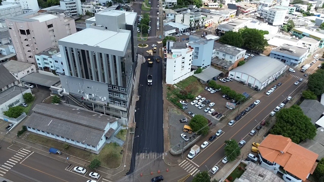 PREFEITURA CONCLUI RECUPERAO DE TRECHO DA AV. DEDI B. MONTAGNER