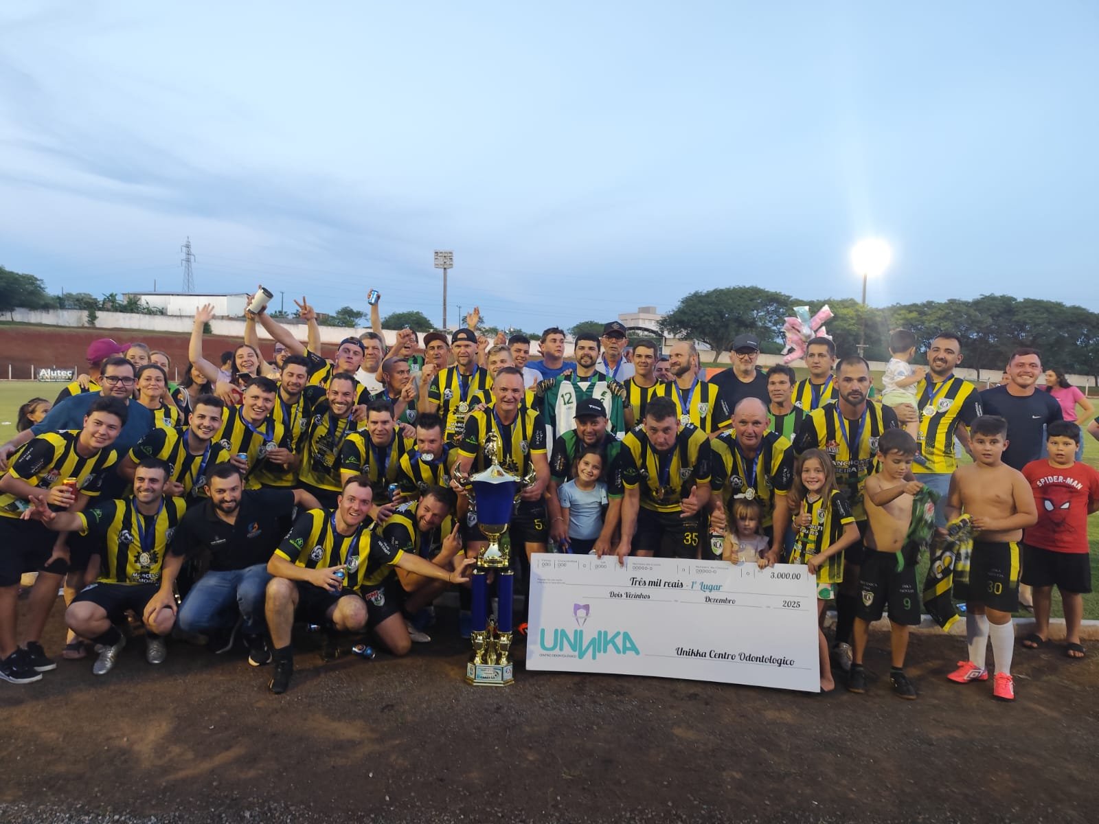 FLORESTA E UNIO SO OS CAMPEES DO MUNICIPAL UNNIKA DE FUTEBOL 2025