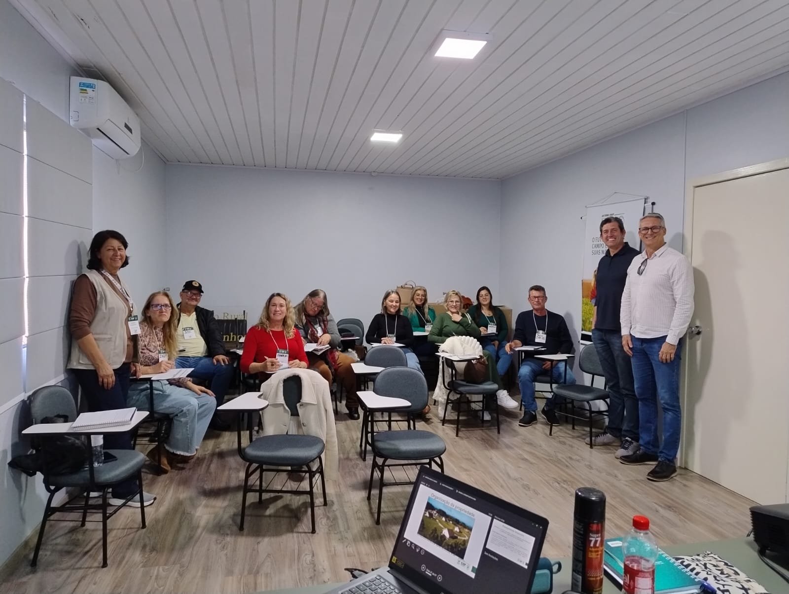 DOIS VIZINHOS ENCERRA CURSO DE RECEPTIVO TURÍSTICO RURAL