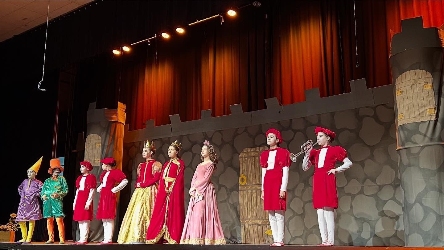 ALUNOS DAS ESCOLAS MUNICIPAIS VIVEM A MAGIA DO TEATRO NA MOSTRA DOIS VIZINHOS EM CENA