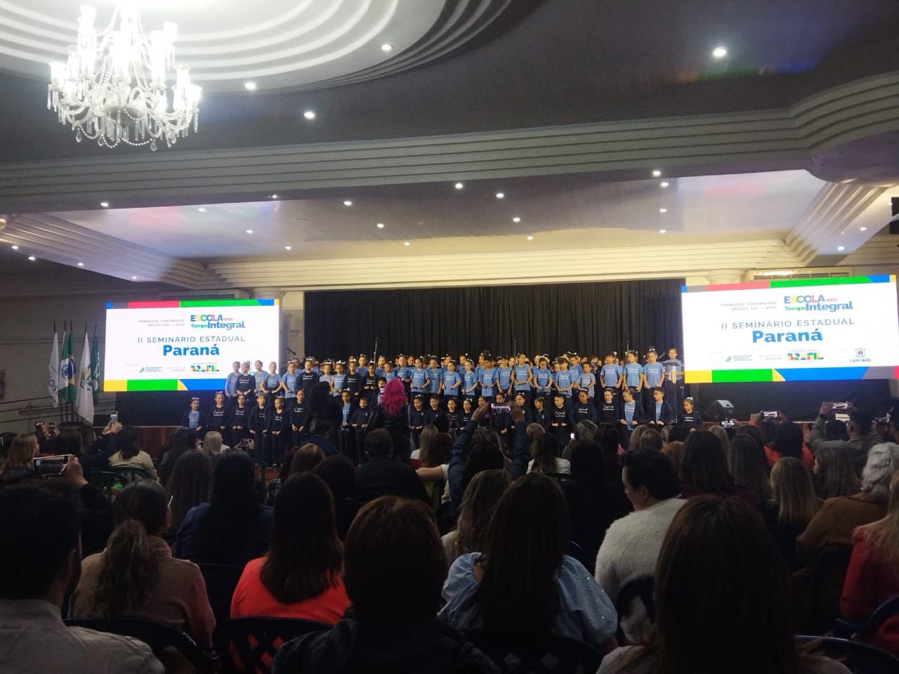 DOIS VIZINHOS PARTICIPA DE SEMINRIO ESTADUAL SOBRE ESCOLA EM TEMPO INTEGRAL
