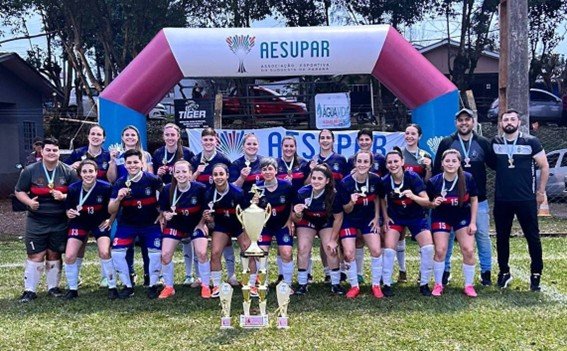 GUERREIRAS DO SUDOESTE: DOIS VIZINHOS É TRICAMPEÃ DA COPA REGIONAL DE FUTEBOL FEMININO