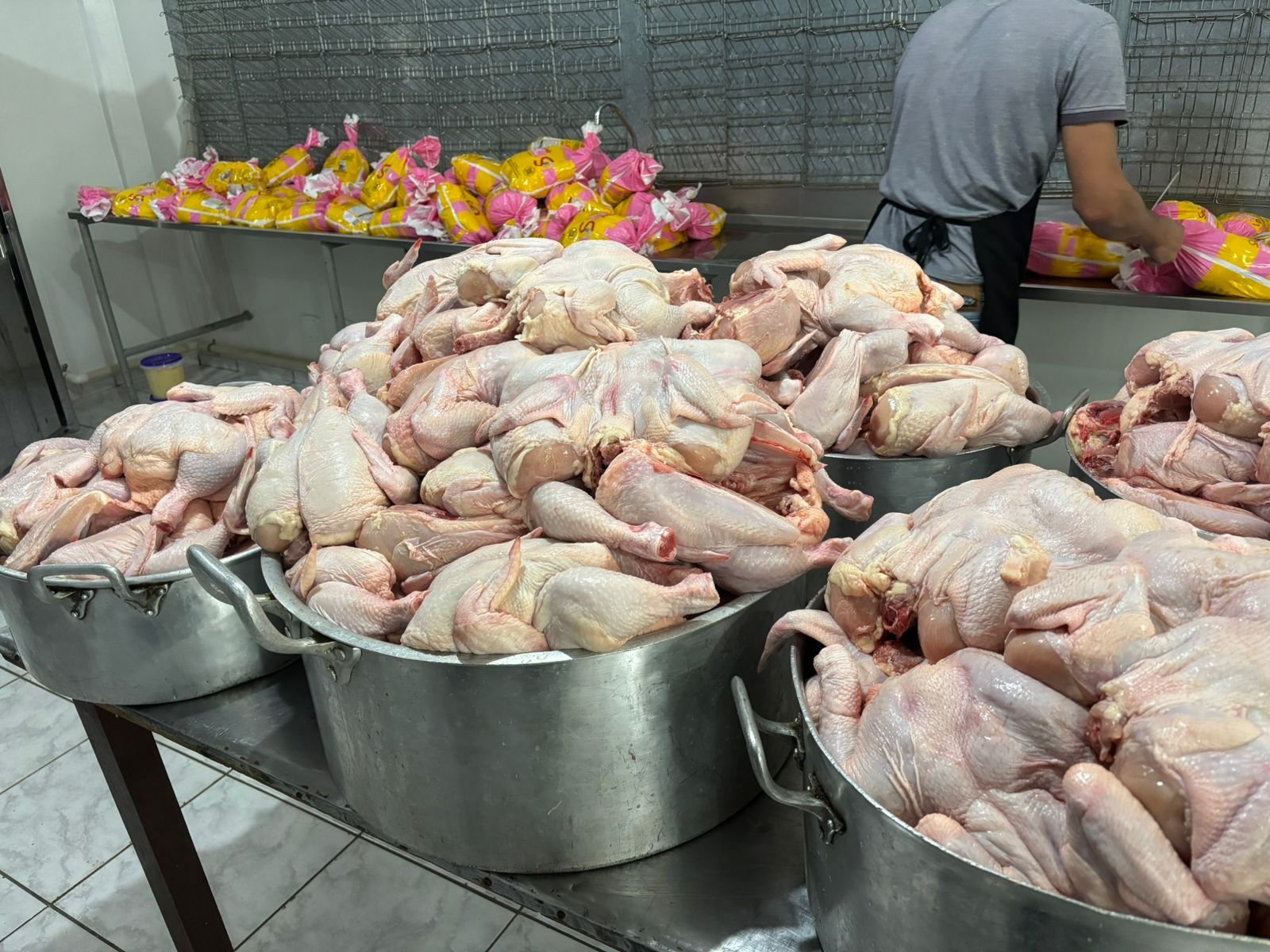 NESTE DOMINGO TEM FRANGO NA LATA!