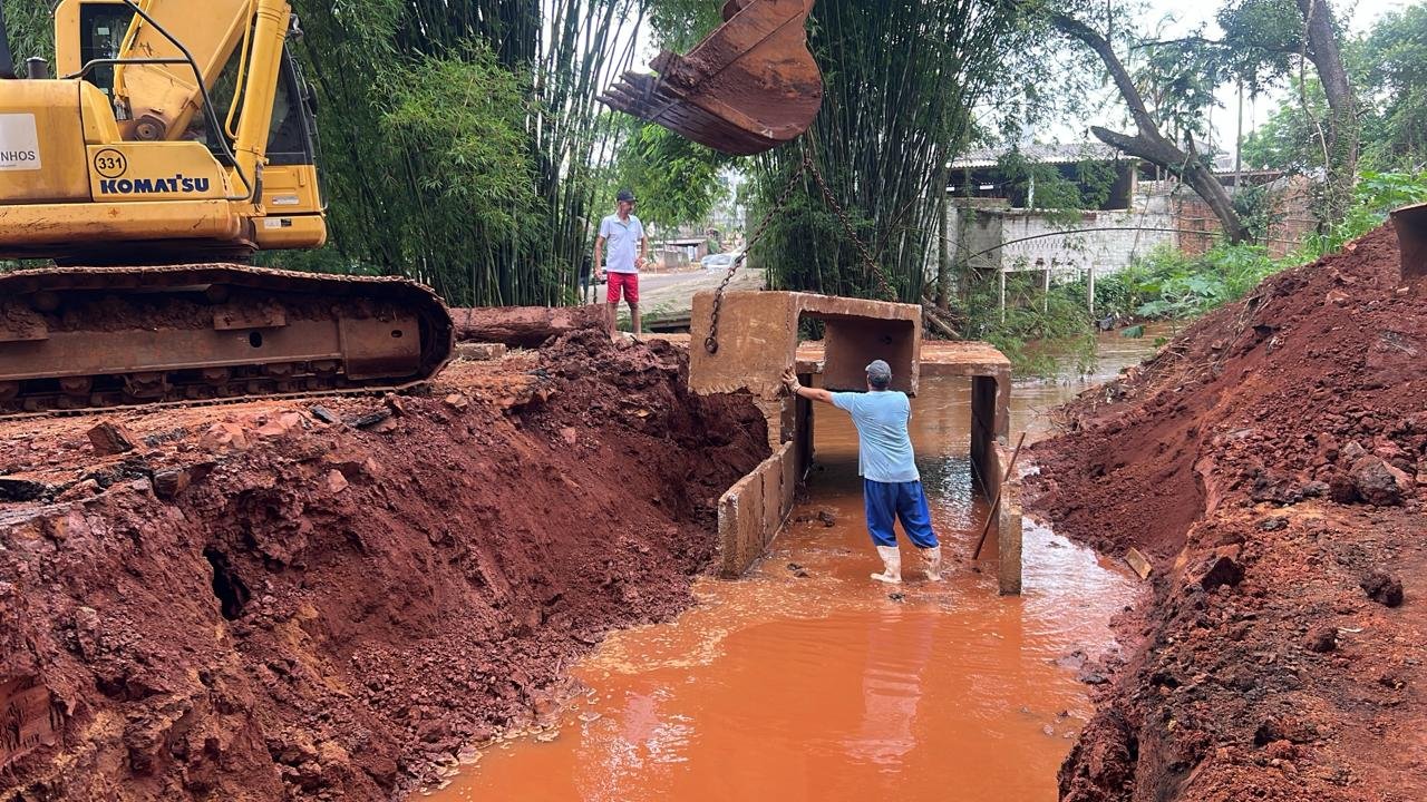 SECRETARIA DE OBRAS INSTALA GALERIAS EM TRECHO DO RIO JIRAU NO CENTRO SUL