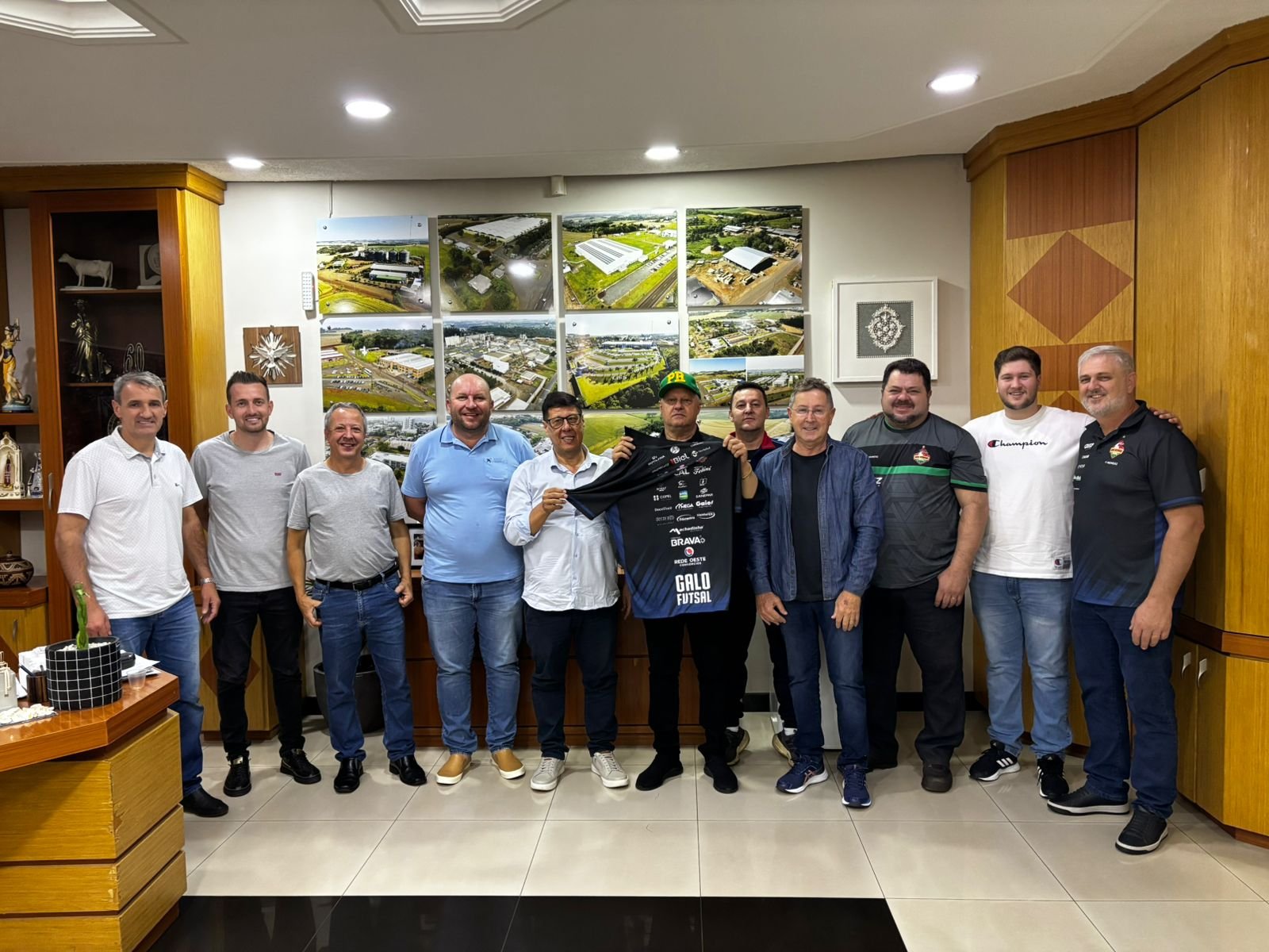 GALO FUTSAL APRESENTA NOVA DIRETORIA PROVISRIA AO PREFEITO