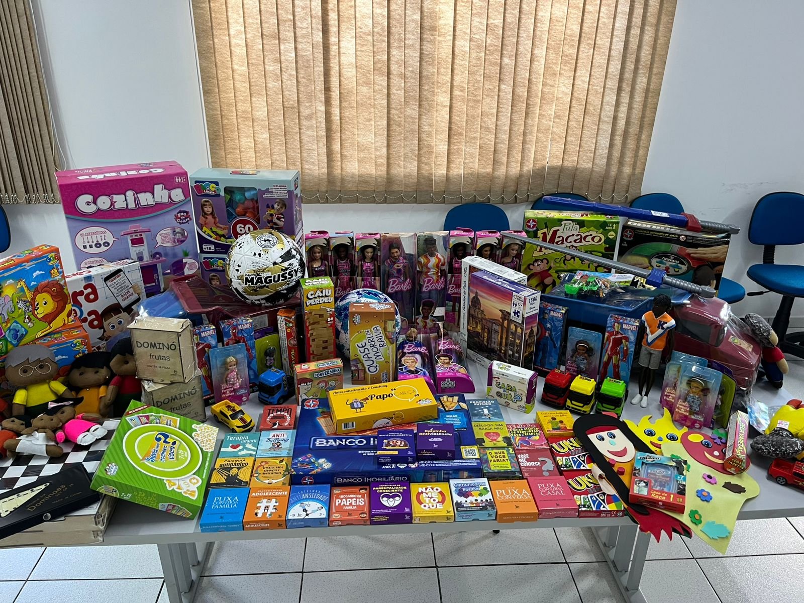 ASSISTÊNCIA SOCIAL RECEBE KITS LÚDICOS PARA QUALIFICAR ATENDIMENTO ÀS FAMÍLIAS