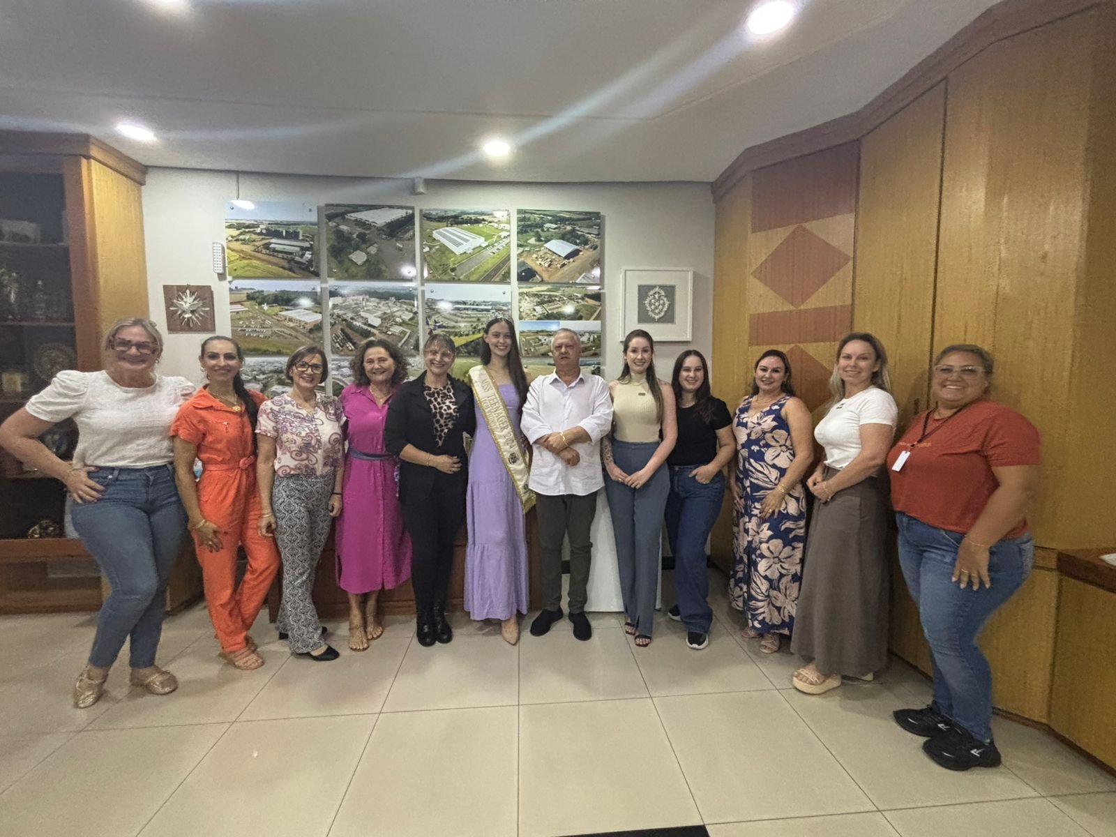MISS TEENAGER DOIS VIZINHOS REPRESENTARÁ O MUNICÍPIO EM CONCURSO ESTADUAL EM MARINGÁ