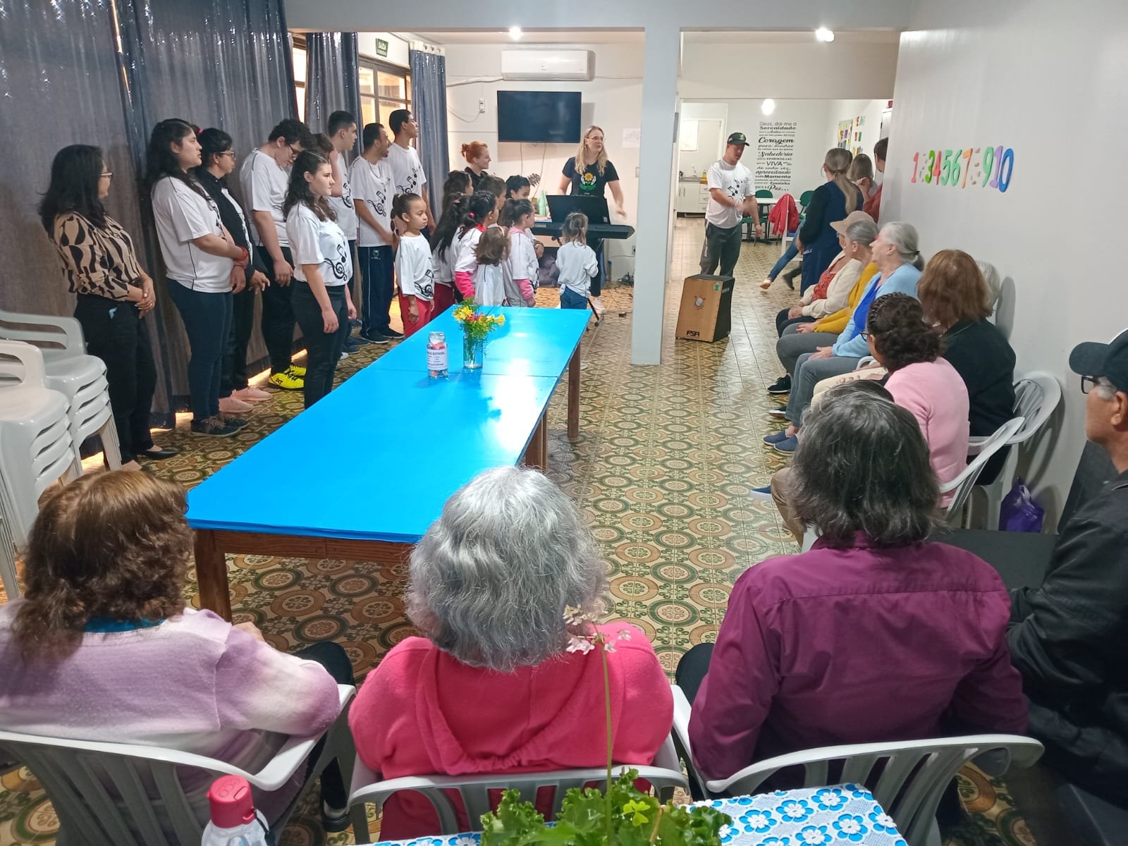 SETEMBRO COMEÇOU COM CANÇÕES E CARINHO NO CENTRO DE CONVIVÊNCIA DO IDOSO