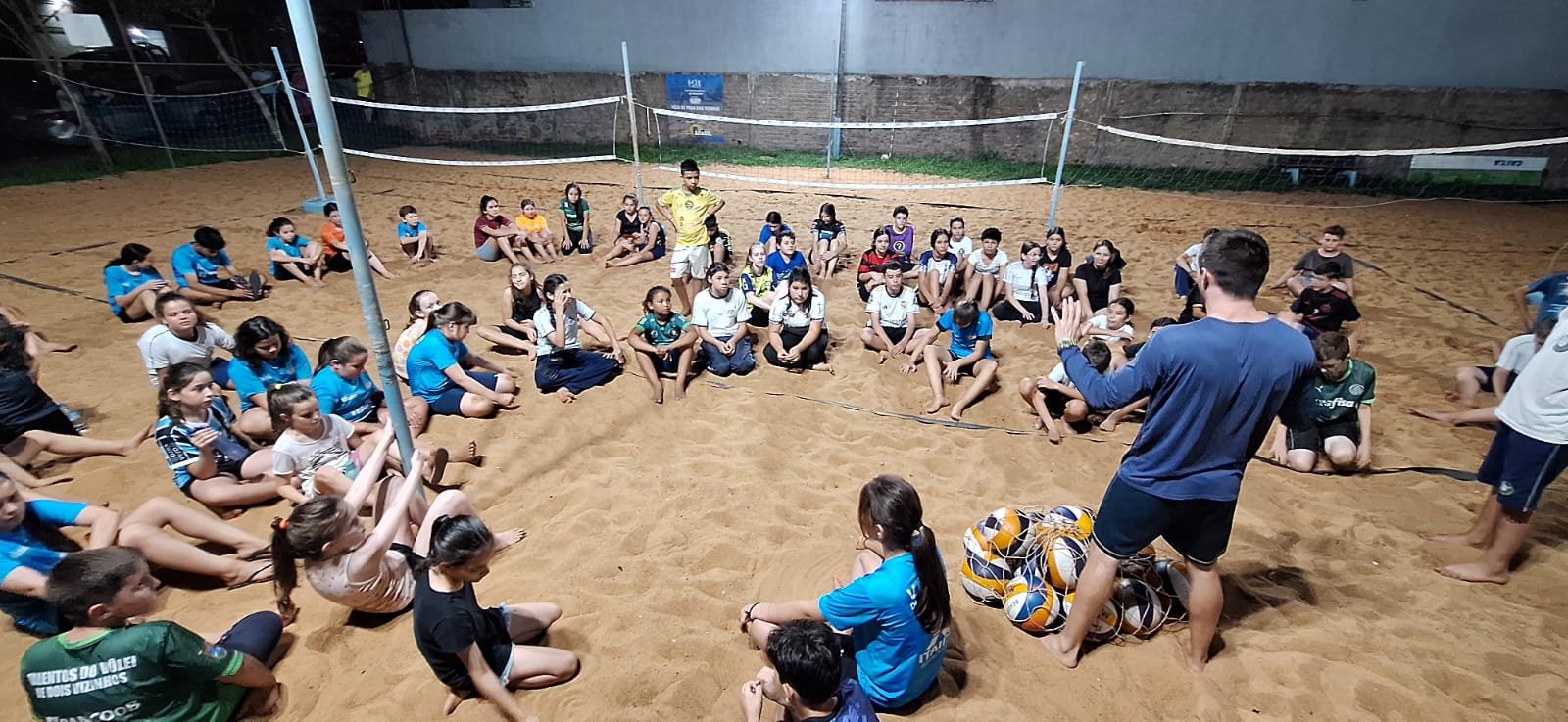 VLEI DE PRAIA DE DOIS VIZINHOS SE DESTACA E ABRE NOVAS TURMAS PARA FORMAR OS CAMPEES DO FUTURO