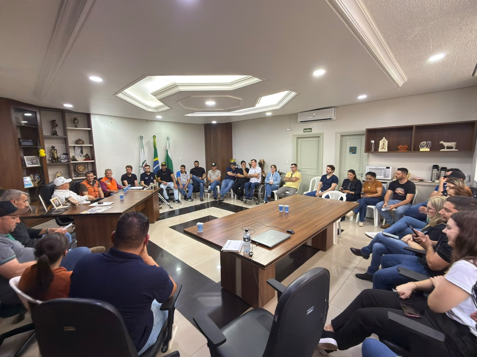 DEFESA CIVIL ORIENTA DOIS VIZINHOS E MUNIC�PIO AVAN�A NOS PROCEDIMENTOS PARA SITUA��O DE EMERG�NCIA