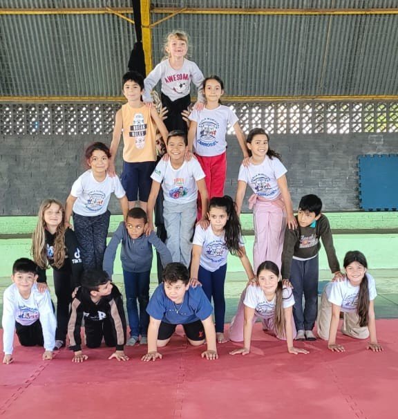 DOIS VIZINHOS CONQUISTA RECONHECIMENTO NACIONAL DO MEC COM PROJETO DE CIRCO NA EDUCA��O INTEGRAL