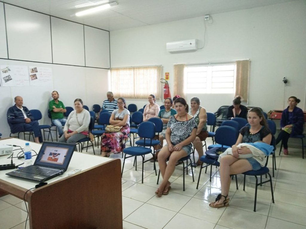 Cras e Creas Realizam Orientaes Com a Temtica -  Trabalho