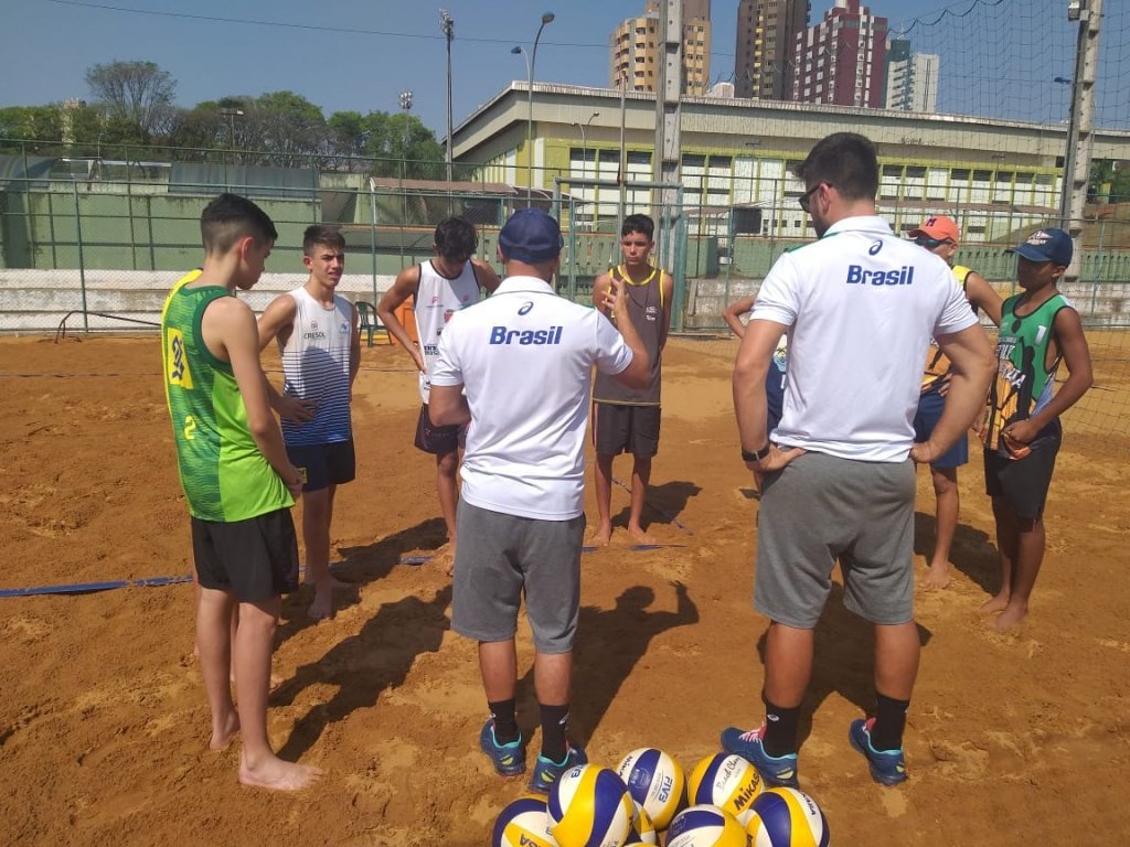 Atletas de Dois Vizinhos Participaram de Peneira da Seleo de Base