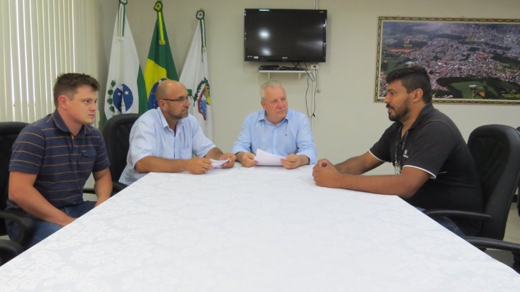 Sanepar Vai Repassar Tubos para Canalizao de gua na Colnia Nova