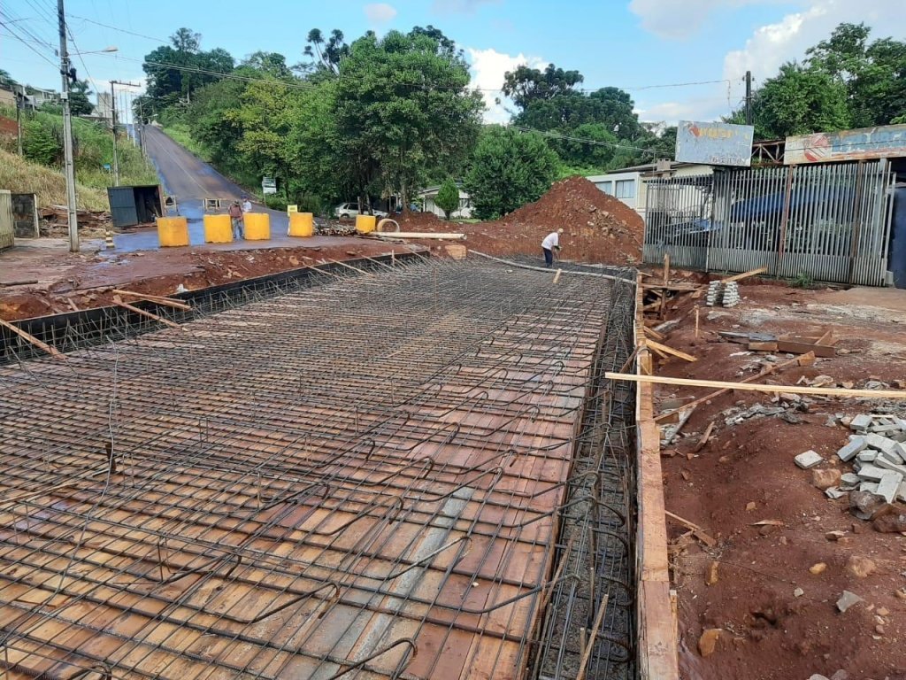 Ponte da Zacarias de Vasconcelos Recebe Concretagem