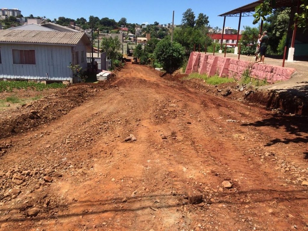 Depois de 40 Anos Rua do Centro Norte Recebe Calamento