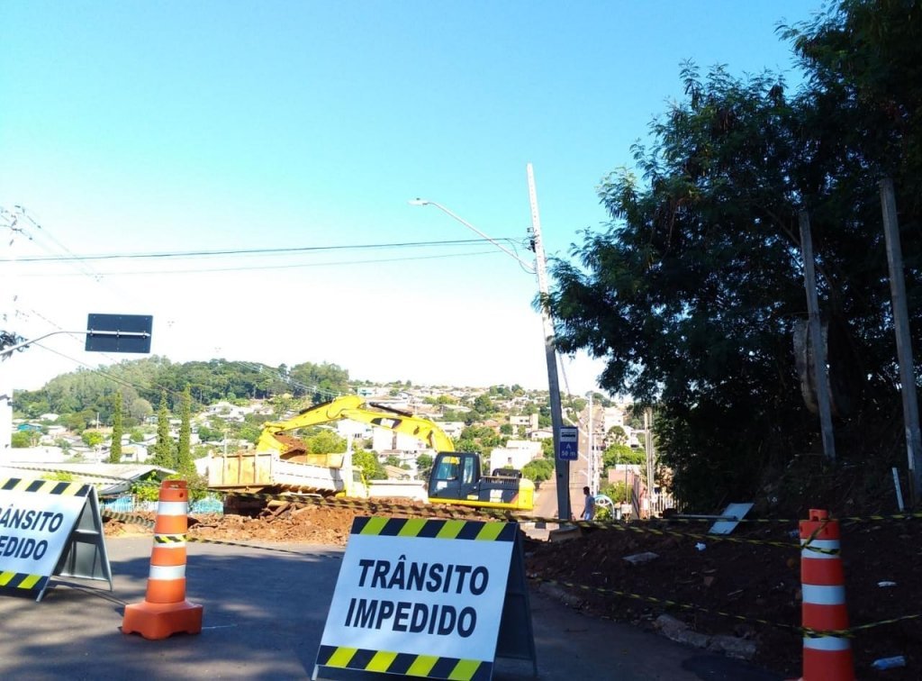 Iniciaram as Obras do Viaduto na Via Rpida