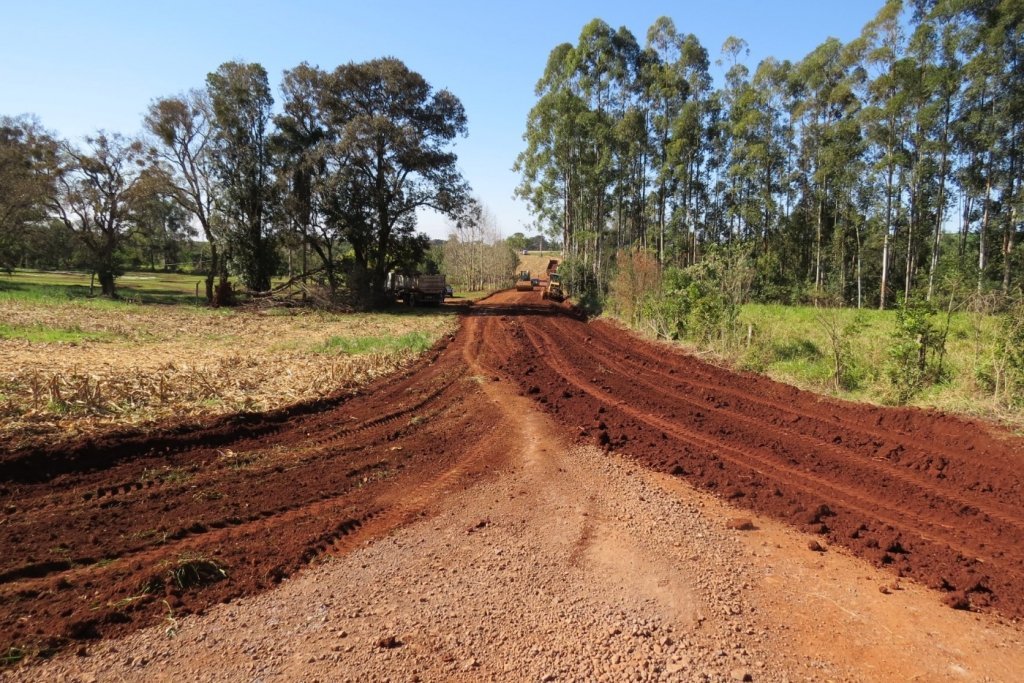 Estrada do Pinheirinho Est Recebendo Adequao