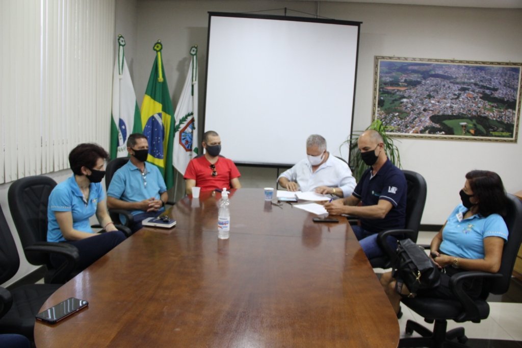 Prefeito Carlinhos Turatto Concede Terreno para a Apadv